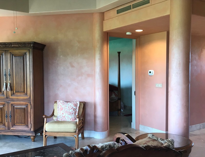 Thompson Art Studios created Rose-Coral colored LusterStone® Walls in this Big Island home. 