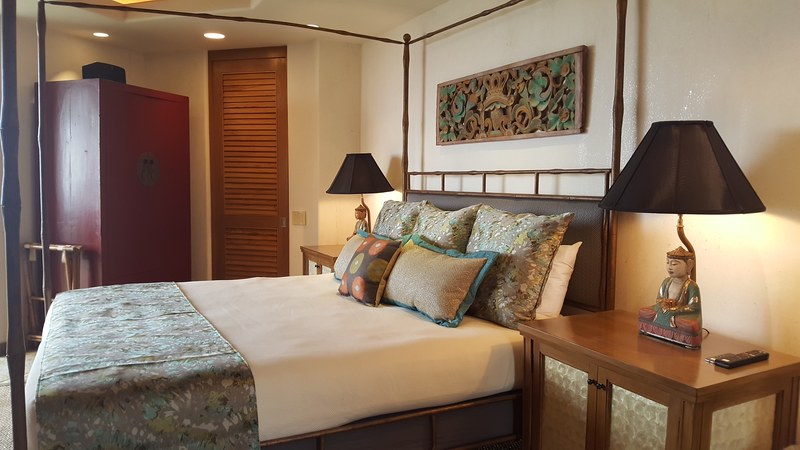 Thompson Art Studios applied Marmorino plaster with added mica chips of mother of pearl to this bedroom at Mauna Kea Fairways.