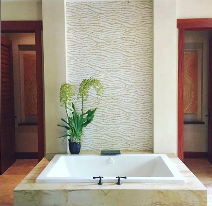 Venetian plaster applied by Thompson Art Studios creates Big Island bathroom sanctuaries.