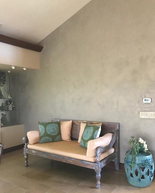 LusterStone® applied by Thompson Art Studios adds a soft and multi-dimensional feeling to walls in Hawaii. 
